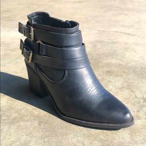 Soda Women’s Pointed Toe Ankle Boots Black